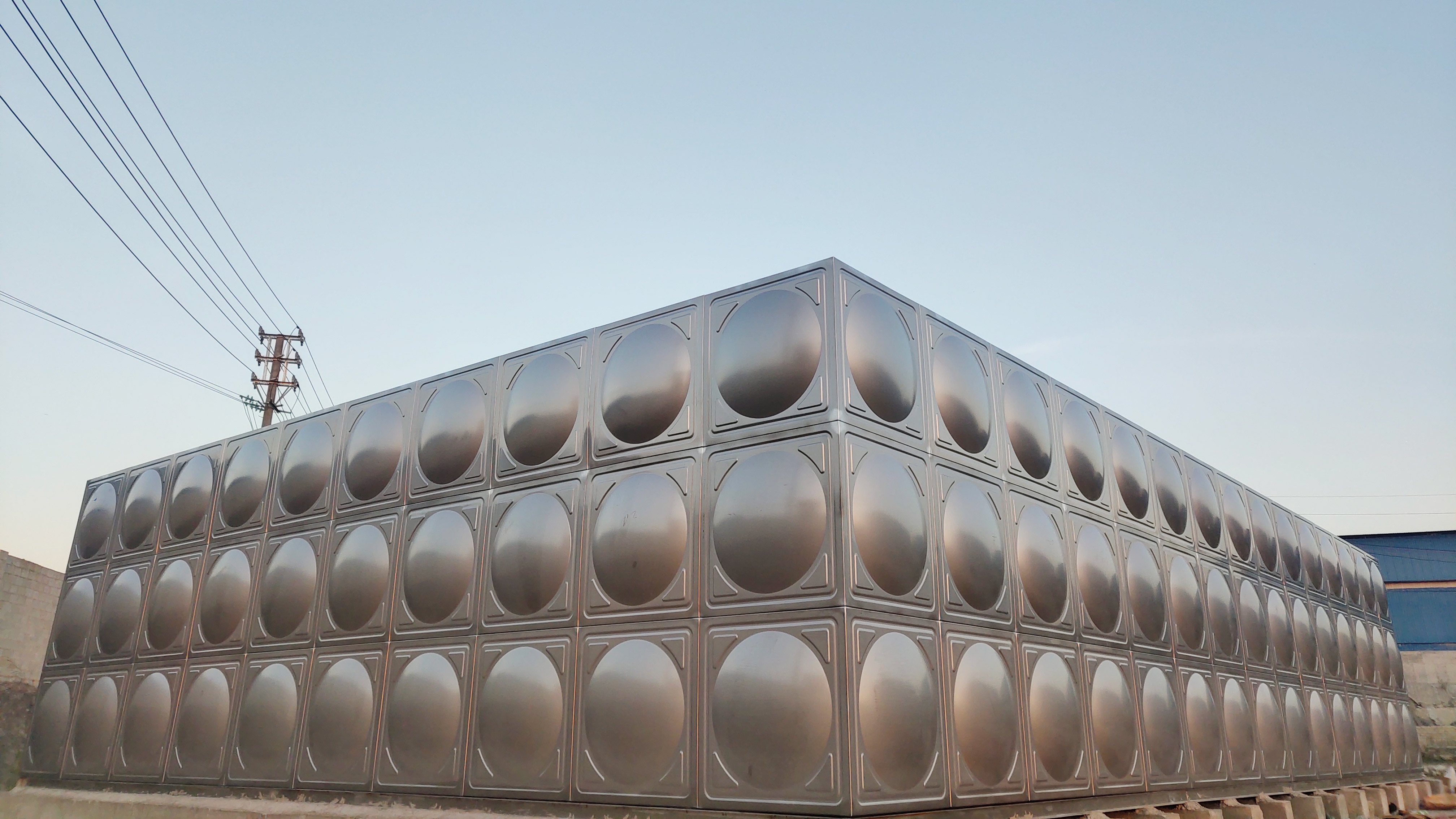 不銹鋼水箱和塑料水箱哪個(gè)好